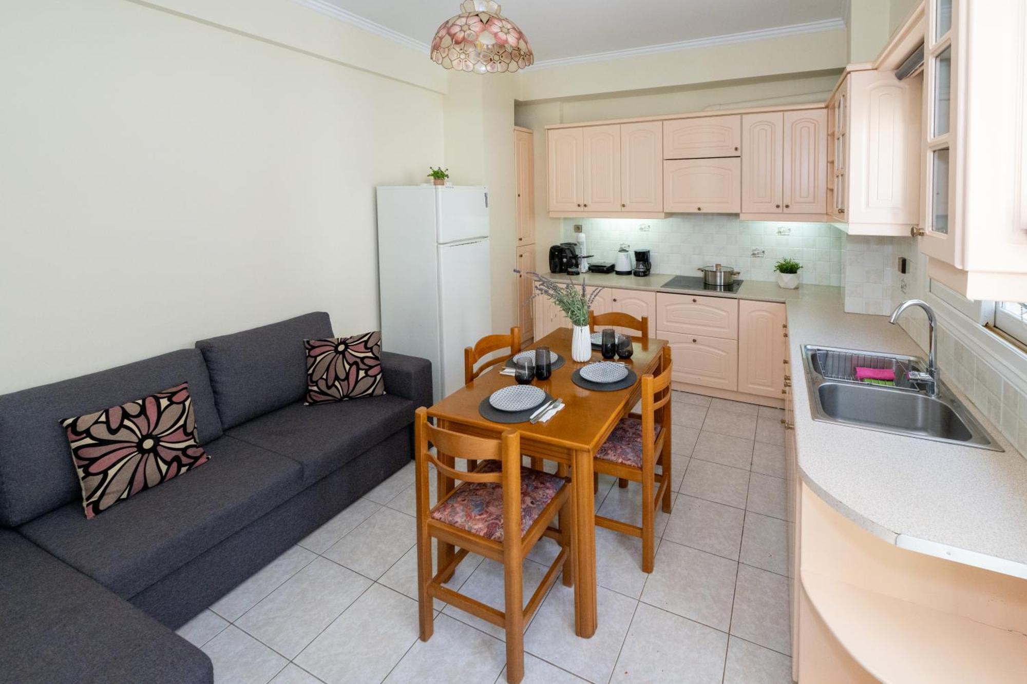 Mando Patrasso - Classical Apartment In The Center Of Patras With Free Parking Buitenkant foto
