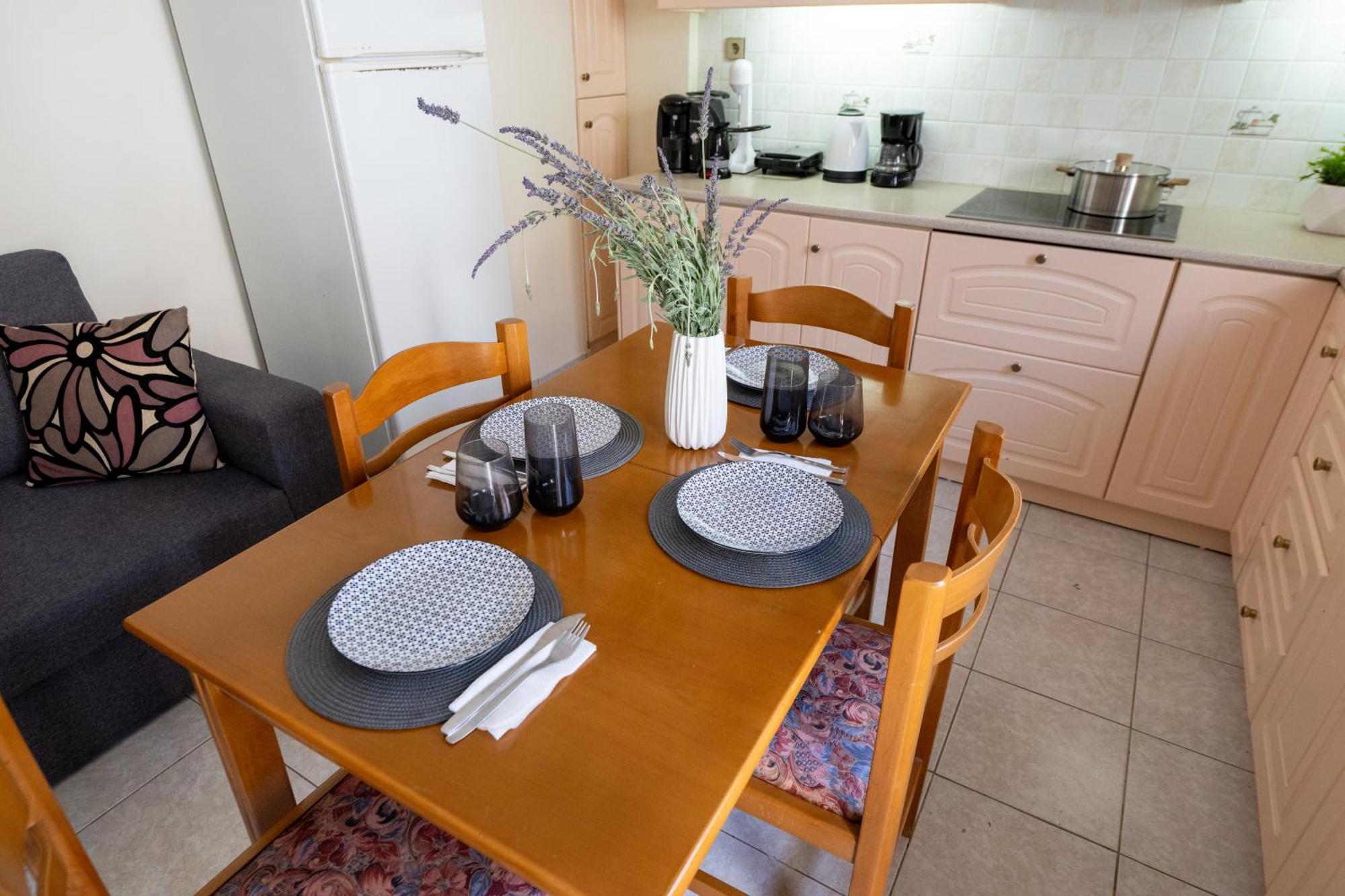 Mando Patrasso - Classical Apartment In The Center Of Patras With Free Parking Buitenkant foto