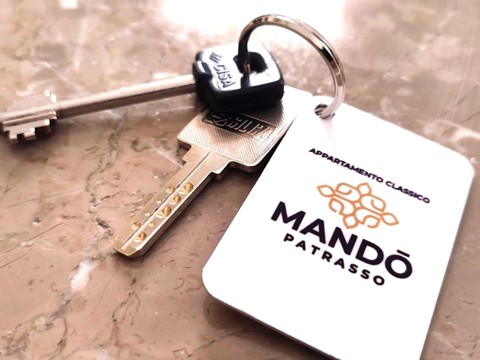 Mando Patrasso - Classical Apartment In The Center Of Patras With Free Parking Buitenkant foto