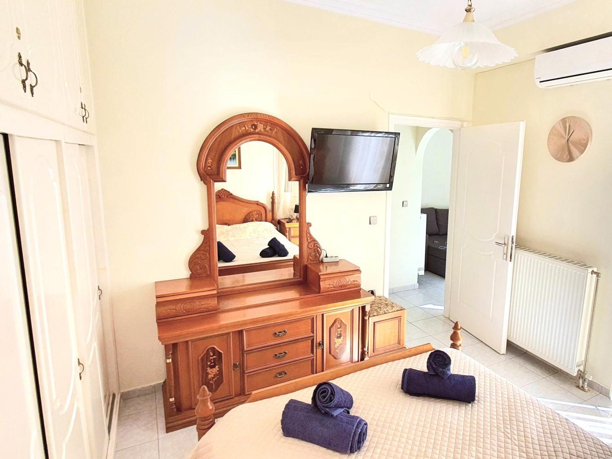 Mando Patrasso - Classical Apartment In The Center Of Patras With Free Parking Buitenkant foto